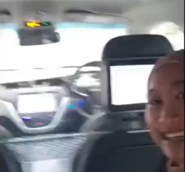 Viral WNI Keheranan Naik Taxi Otonom di Amerika : Ga Ada Sopirnya, Bingung