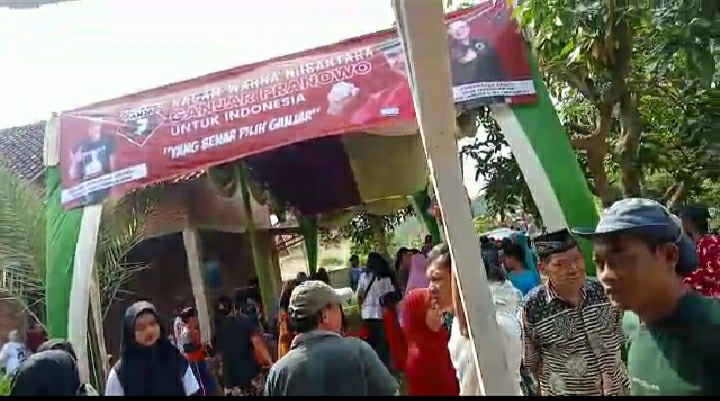 Merasa Dibohongi Relawan Ganjar, Ratusan Warga Ngamuk di Lampura