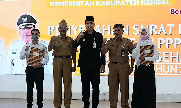 Mengabdi Selama 17 Tahun, Bambang Utomo Akhirnya Terima SK PPPK