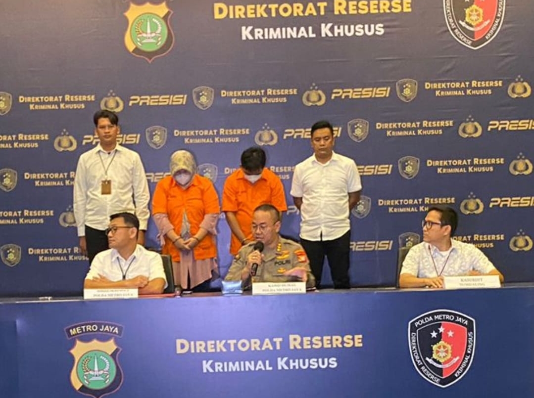 Janjikan 22 Orang Bekerja jadi Cleaning Service Ternyata Paspornya Berziarah ke Arab, Pasutri Ditangkap Polisi