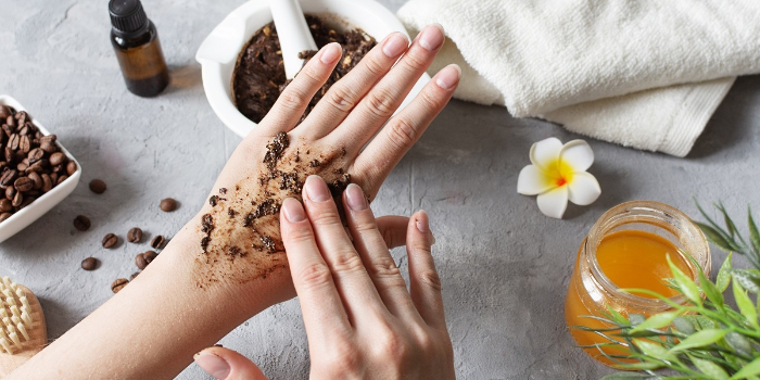 Buat Kulit Bercahaya dengan 3 Bahan Lulur Sederhana yang Dapat Ditemui di Dapur Anda