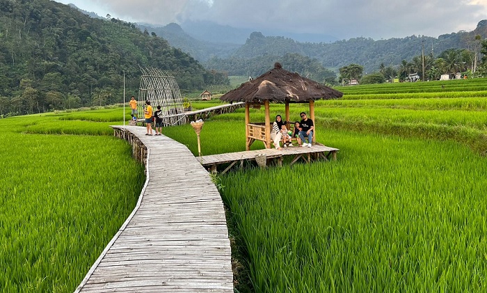 Gubug Lereng Merangan di Desa Pakis,  Tawarkan Lanskap Alam dan Persawahan Nan Menawan