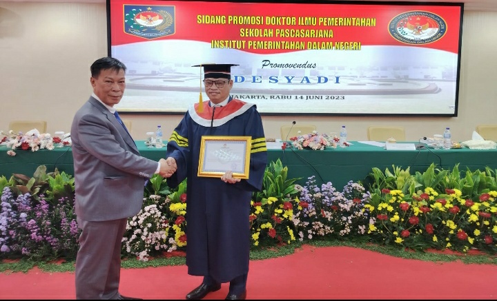 Kepala Bapenda Lampura Desyadi Raih Gelar Doktor dari IPDN