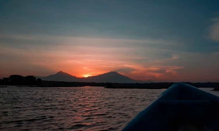 Waduk Cengklik Boyolali Tempat Kece Wisatawan untuk Abadikan Sunrise dan Sunset