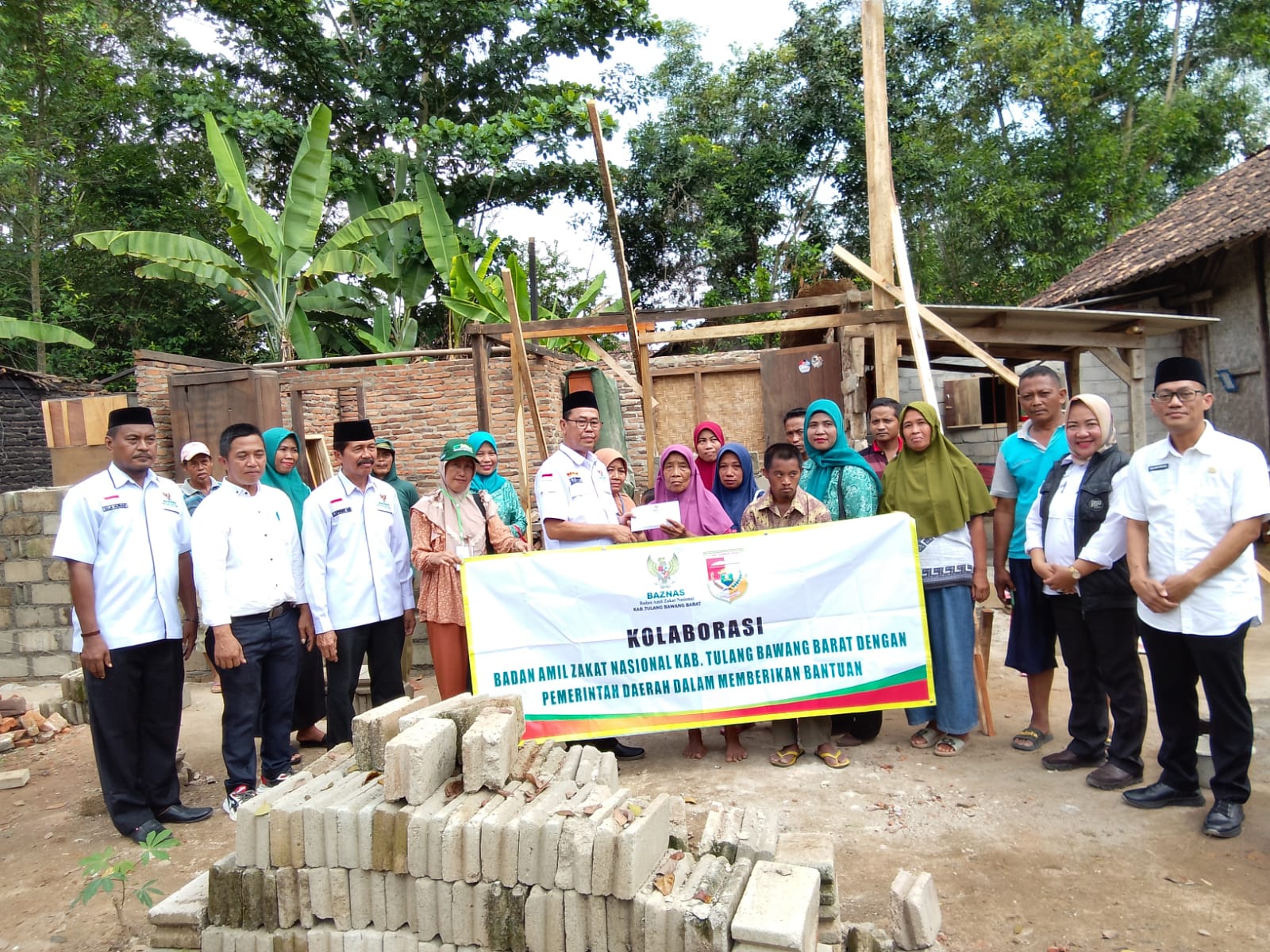 Peduli akan Bencana, Baznas Tubaba Berikan Bantuan Kepada Suparmi