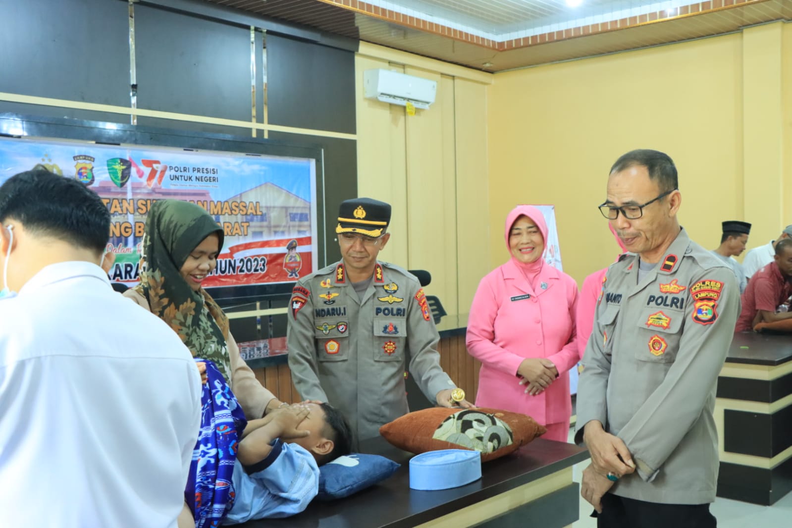 Sambut HUT ke-77 Bhayangkara, Polres Tubaba Mengadakan Sunatan Massal Gratis
