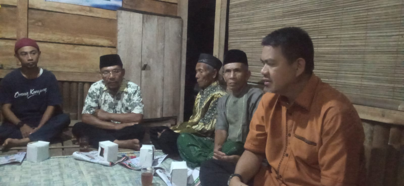 Asep Saripudin ikut bersyukur bersama warga menikmati malam pertama listrik nyala