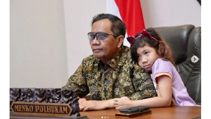 Inilah yang Berani Interupsi Menko Polhukam Mahfud MD yang Sedang Rapat