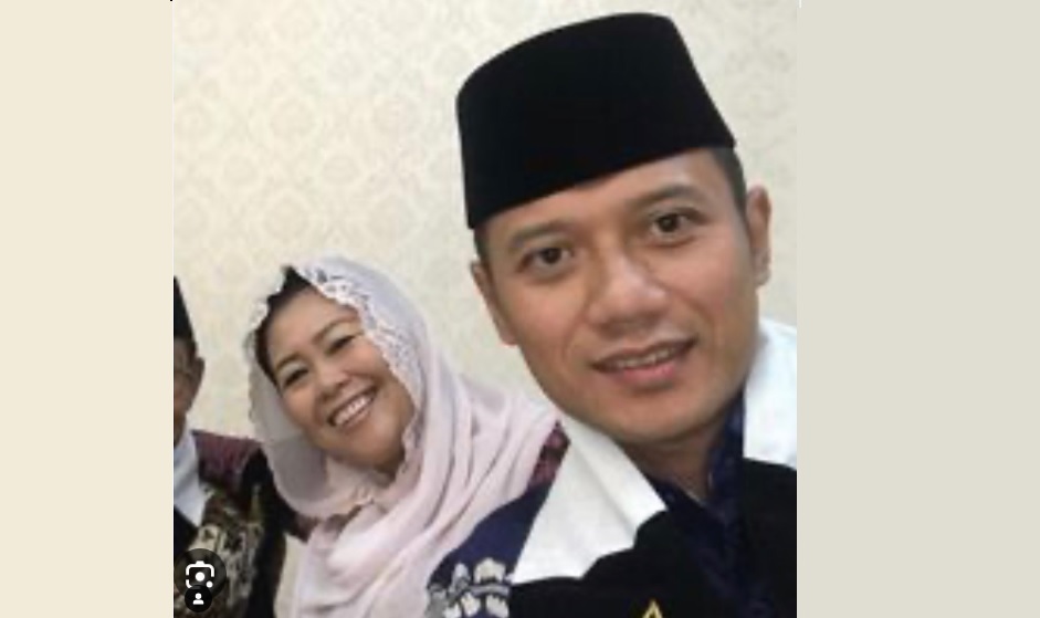 Yenny Wahid Unggah Foto Selfie dengan AHY, Katanya Kode Nih Posisi Cawapres Buat Mbak Yenny