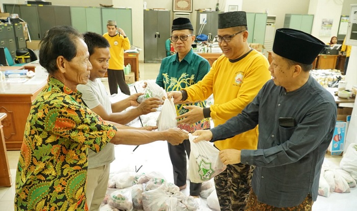MAJT Bagikan 3.000 Bungkus Daging Kurban, Diawasi Disnakkeswan untuk Pastikan Sehat dan Layak