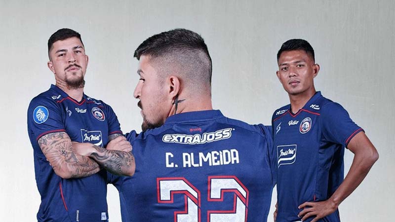 Misteri Angka 135 Mengapa Akan Selalu Ada di Desain Jersey Laga Home Arema FC
