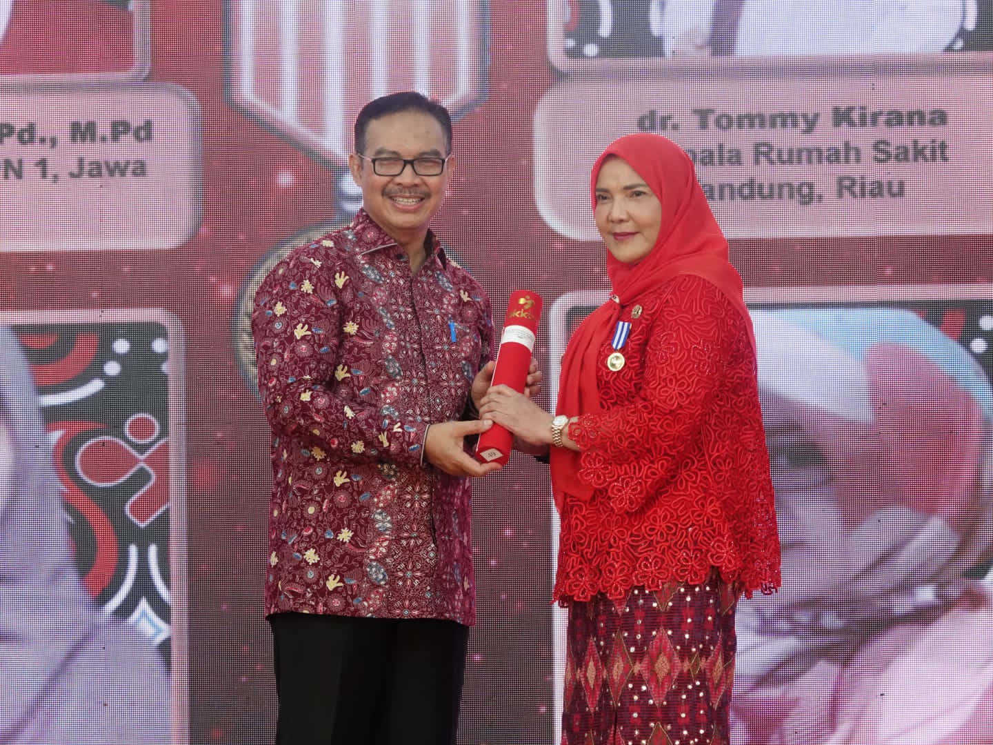 Pemkot BL Terima Penghargaan Manggala Karya Kencana BKKBN