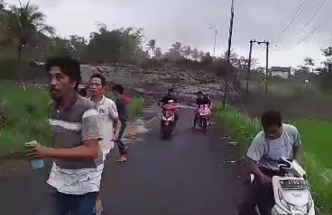 Banjir dan Bukit Longsor di Lumajang, Terdata 1 Keluarga Terkubur Hidup-hidup 