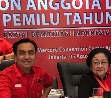 Politisi PDIP Effendi Simbolon dan Ketua Umum PDIP Megawati 