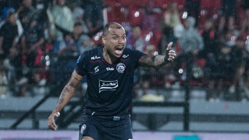 Hasil Hattrick Gustavo Almeida Saat Melawan Persib Bandung, Pelatih Arema Sebut Begini