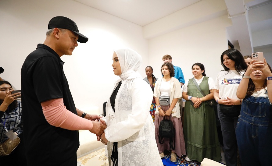 Sapa Putri Ariani di Ruang Backstage Konser, Ganjar: Kamu Idola Baru Anak Muda