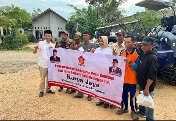 Elly Wahyuni Salurkan Alsintan dan Sembako ke Gapoktan Karya Jaya
