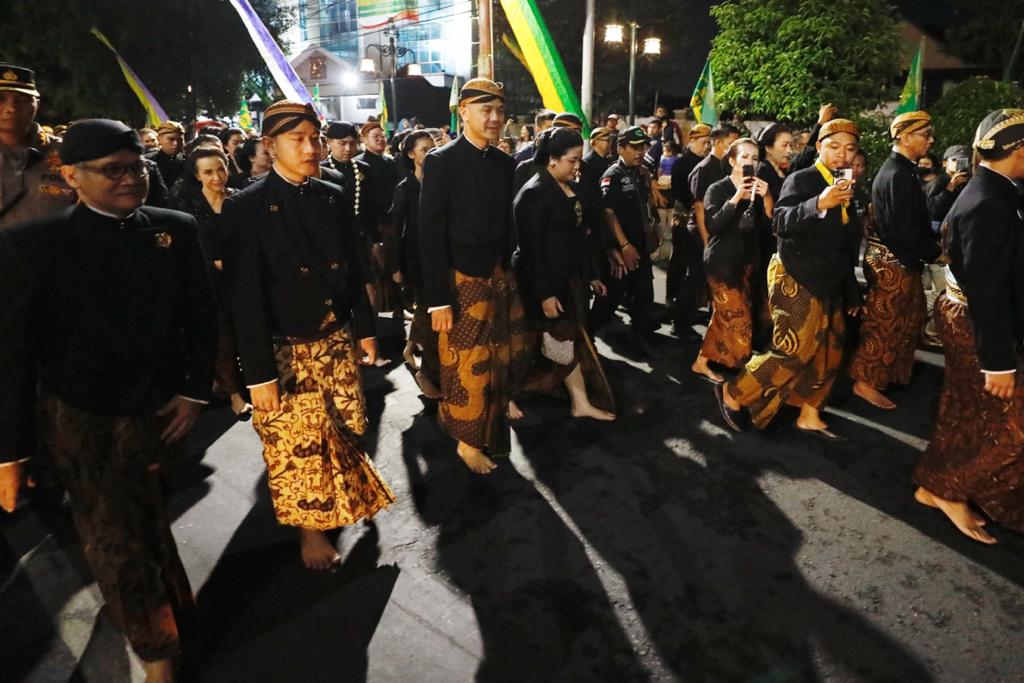 Khidmat dan Sakral, Kirab Sambut Malam 1 Sura di Pura Mangkunegaran Solo