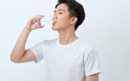 5 Manfaat Minum Air Putih Pagi Hari Setelah Bangun Tidur, Bisa Mengeluarkan Racun hingga Meningkatkan Metabolisme Tubuh