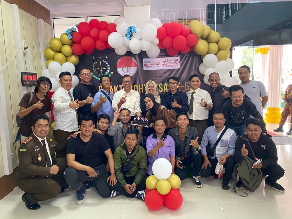 Wartawan Geruduk Kantor Kejari Bandarlampung, Helmi Surprise
