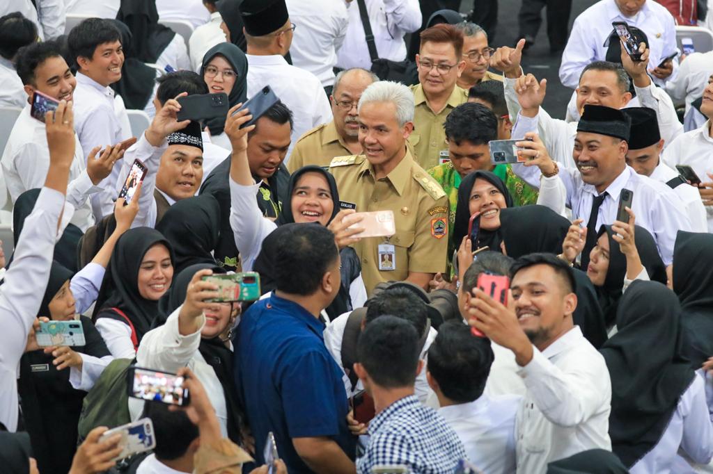 Ganjar Ingatkan ASN-PPPK yang Dilantik Jaga Integritas dan Setia NKRI
