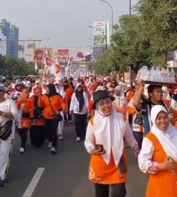 Simpatisan dan kader PKS serta relawan Anies Baswedan Turun ke Jalan Setelah Acara Senam Bersama Dib