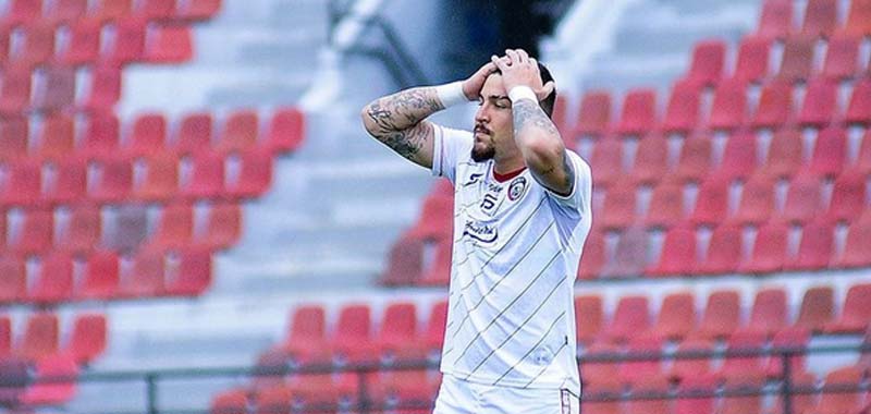 Kiper Arema FC Julian Garcia Schwarzer Mati Langkah, Empat Gol Masuk Gawang, Serdadu Arema Frustasi