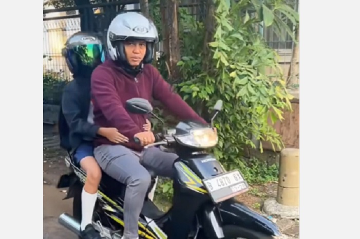 Wamen Raja Juli Antar Anak Sekolah Naik Motor, Lalu Berkata: Kecil-kecil Bisa Nyalip yang Besar