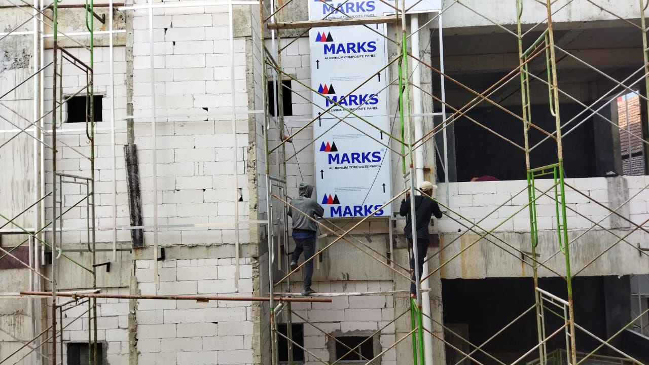 Pembangunan Gedung Kembar Pemkot BL Abaikan K3 dan Papan Proyek