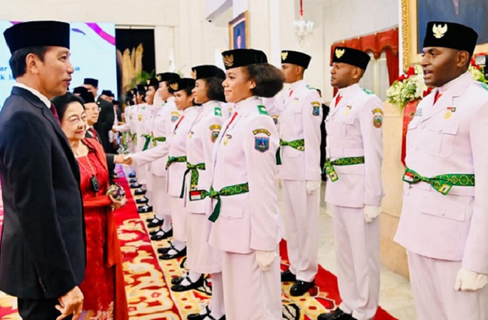 Presiden Jokowi Ceritakan Sosok Anggota Paskibraka dari Asmat, Naik Kapal 5 Hari 5 Malam