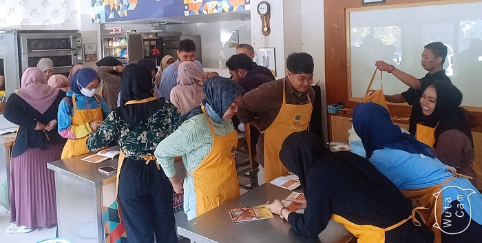 75 Mahasiswa FTP USM Dilatih Olah Pangan Berbahan Dasar Tepung