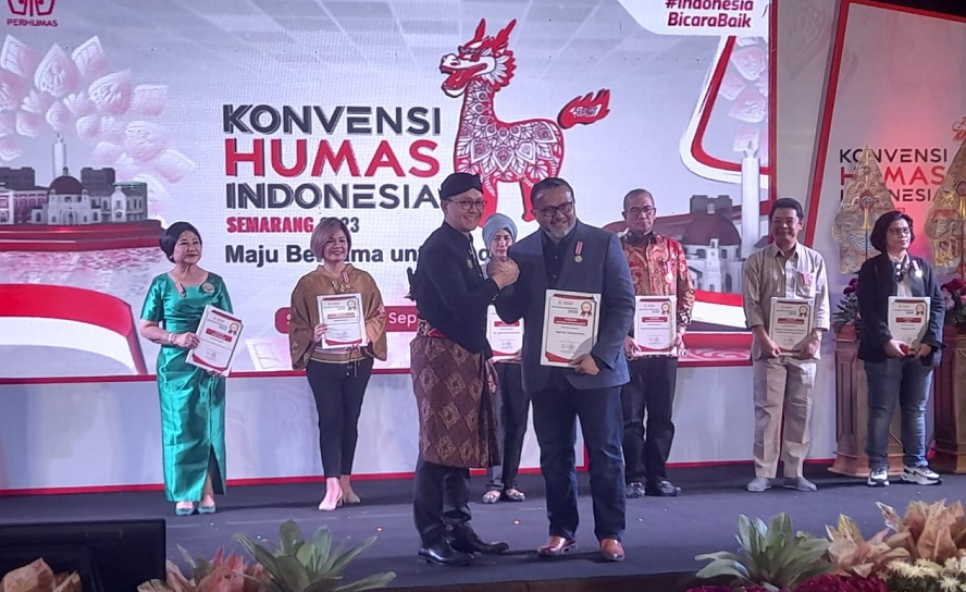 Agung Laksamana Terima Lifetime Achievement Anugerah Perhumas 2023