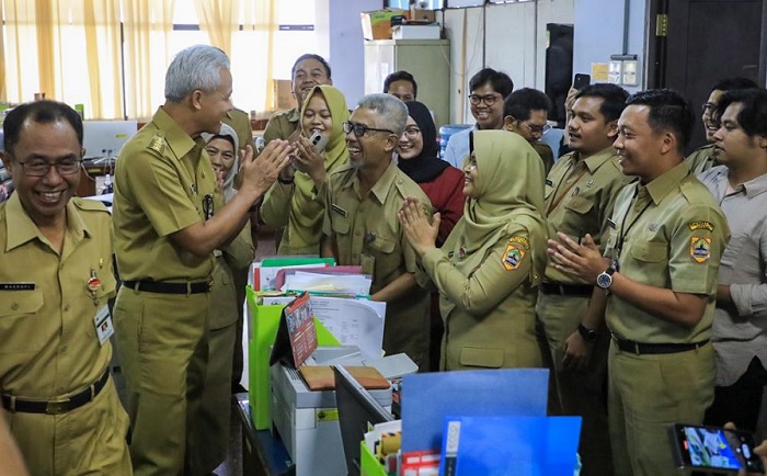  Kejutkan ASN Jateng saat Sambangi OPD, Ganjar:  Saya Pamit dan Titip Jaga Integritas Ya