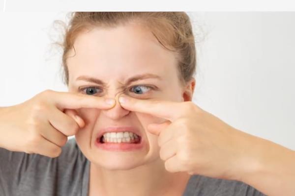 Stop Jangan Lakukan Lagi, Inilah 5 Efek Buruk yang Dapat Terjadi Akibat Memencet Komedo