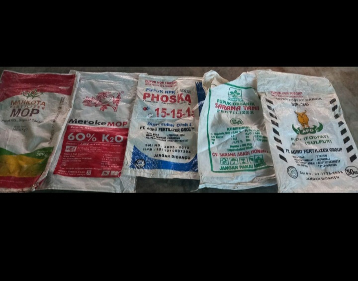 Polsek Terbanggibesar Gerebek Gudang 35 Ton Pupuk Palsu
