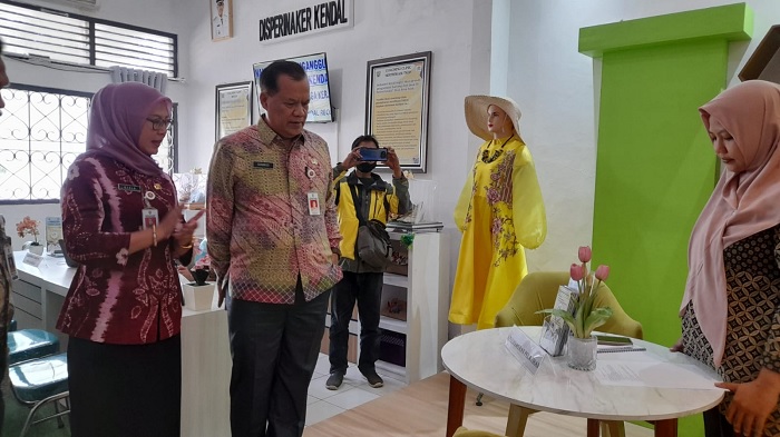 Persentase  IKM Bersertifikat TKDN Masih Rendah, Disperinaker Luncurkan Coaching Clinic