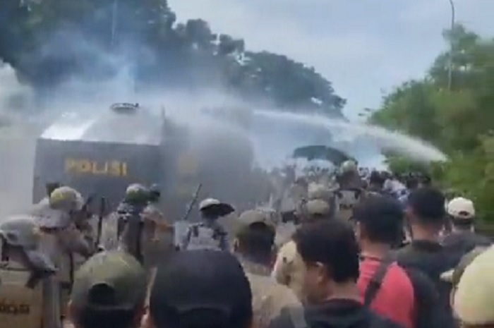 Kapolri Diminta Bertanggung Jawab atas Terjadinya Korban Gas Air Mata di Rempang