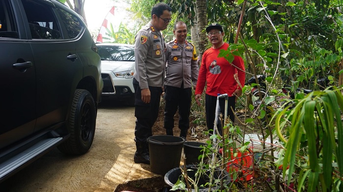 Bantu Warga Krisis Air di Desa Gumiwang, Polres Purbalingga Bantu Buat Sumur Bor