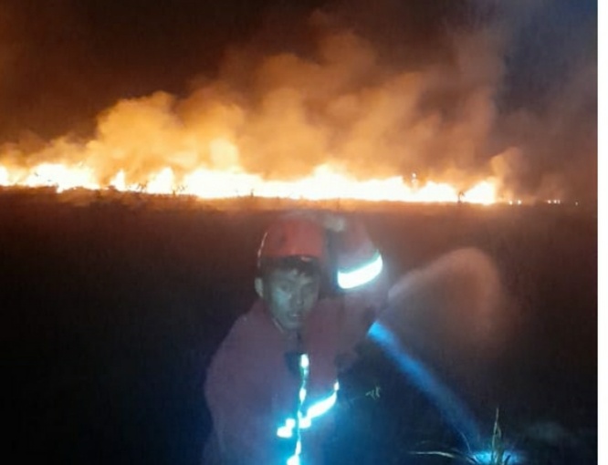 Lahan Semak Terbakar 1 Ha Dekat Pantai Baturame Kalianda