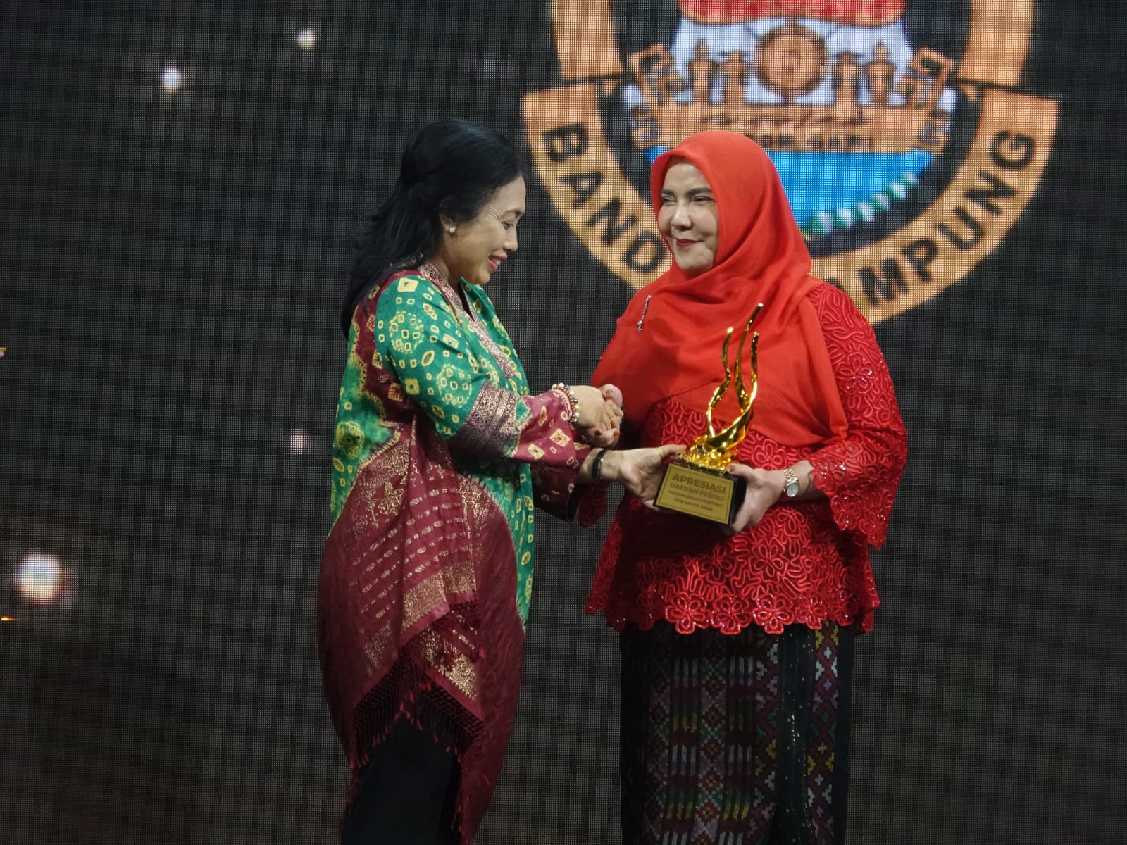 Wali Kota Eva Dapat Penghargaan Kota Layak Anak dari Kompas TV
