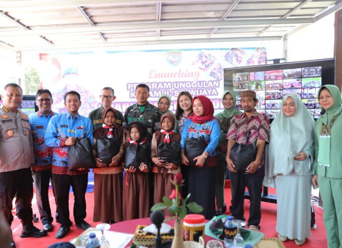 Sekdaprov Fahrizal dan Danrem 043/Gatam Ikuti Launching Program Dapur Masuk Sekolah