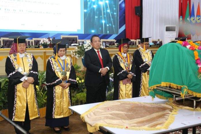 Gubernur Arinal Ikuti Pelepasan Jenazah Rektor Pertama Unila Prof. Dr. Ir. H. Sitanala Arsyad