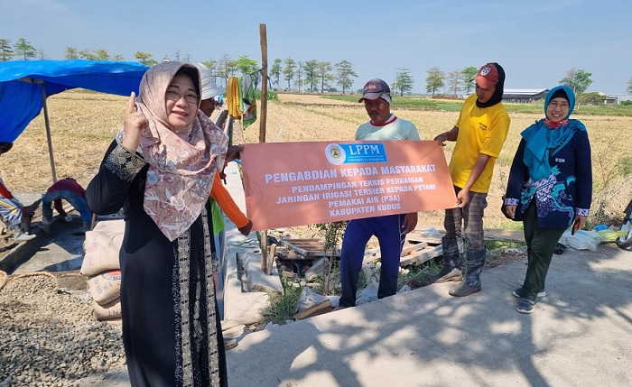 Tim USM Beri Pendampingan 20 Petani soal Teknis Perbaikan Irigasi Tersier di Desa Jepang