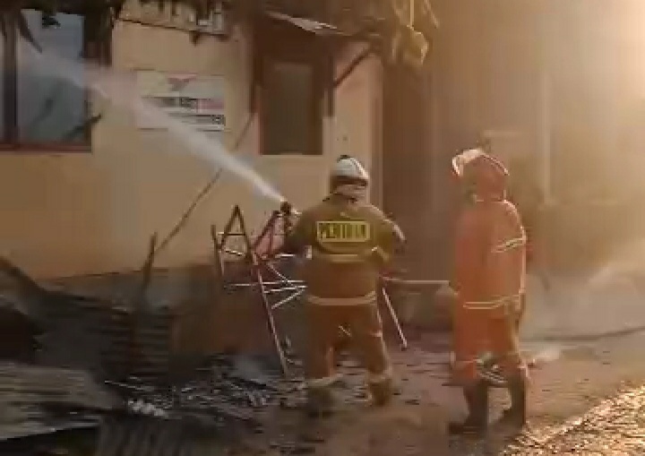 Rumah 2 Lantai Terbakar di Gedongmeneng