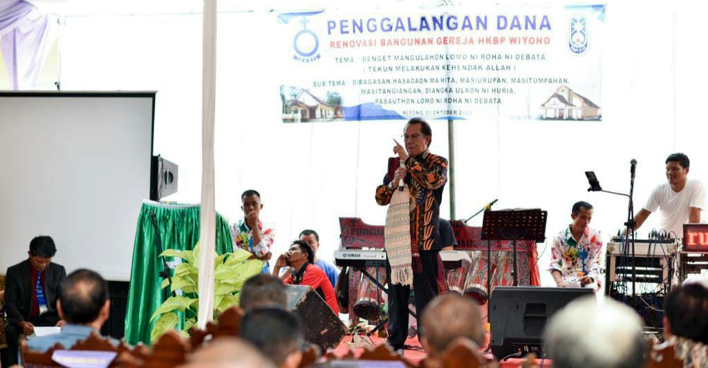 Dendi Bantu Rp10 Juta Renovasi Gereja HKBP Desa Wiyono