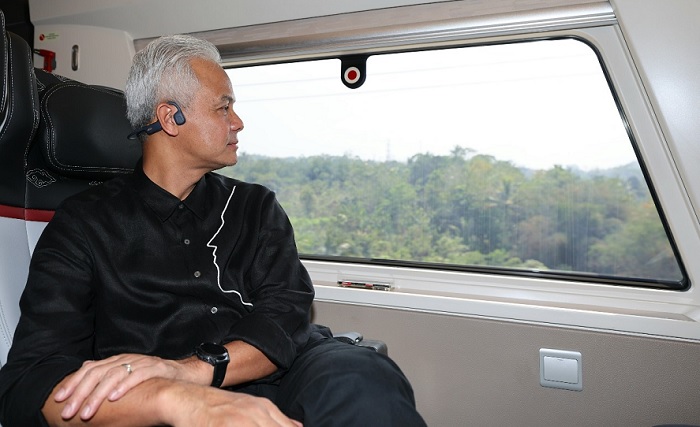 Ke Bandung Ganjar Jajal Kereta Cepat Whoosh: Cepat Sekali dan Nggak Terasa Ya