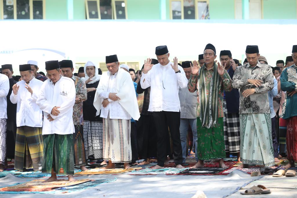 Kemarau Panjang, Ganjar Pranowo dan Ulama Khos Cianjur Gelar Salat Istisqa