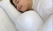  Cocok Buat Teman Tidur Siang di Kantor, Bantal Meja Gogo no Makura Bikin Lebih Nyaman
