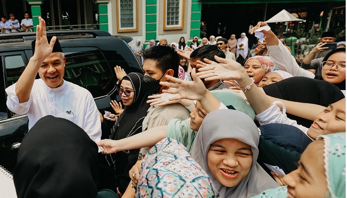 Ribuan Santri Ponpes Cijantung Sambut Ganjar, Pengasuh: Lihatlah Dukungan Kami Semua untuk Bapak