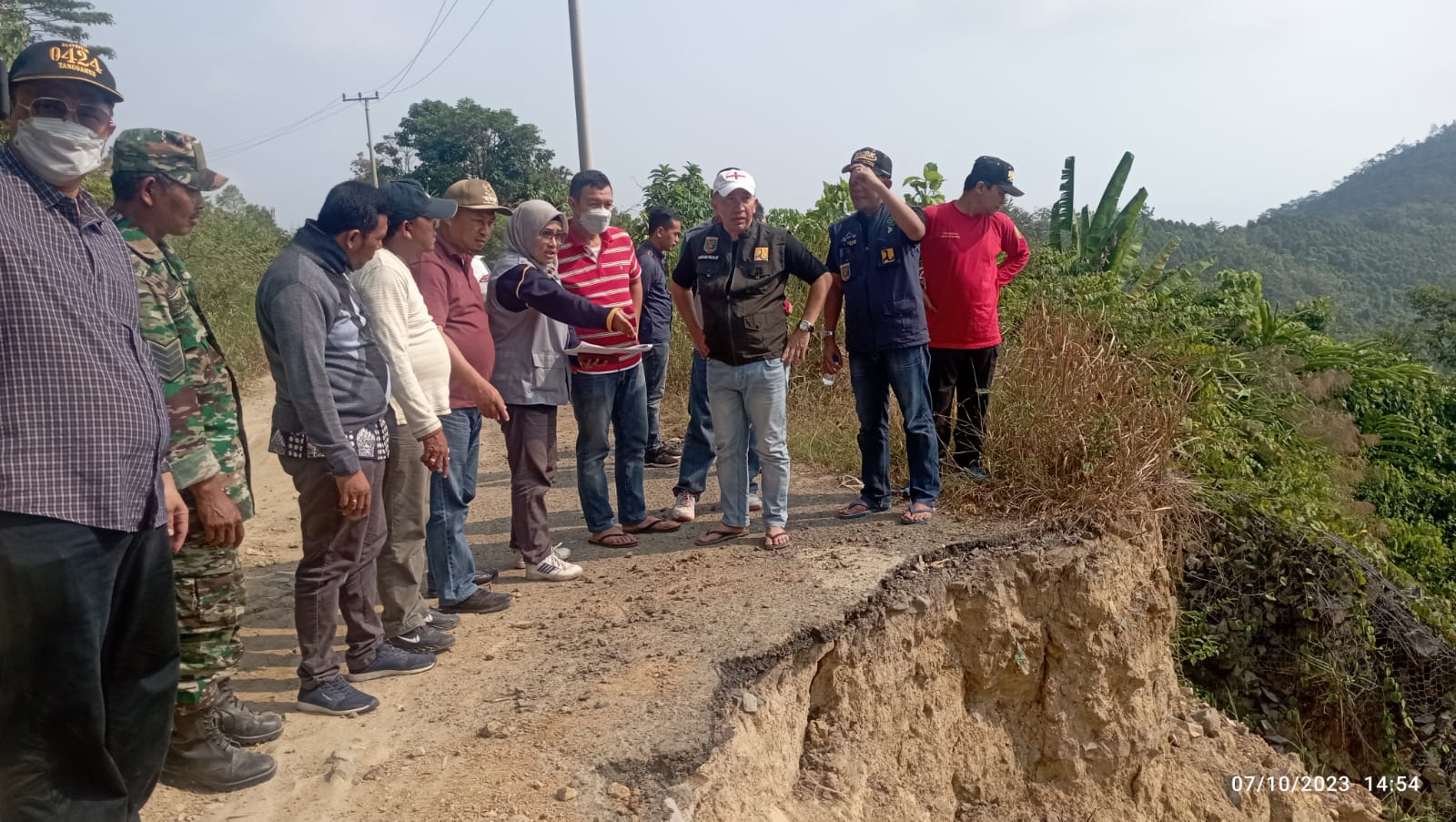 Pj Bupati Mulyadi dan Kadis BMBK Lampung Tinjau Akses ke Gigi Hiu
